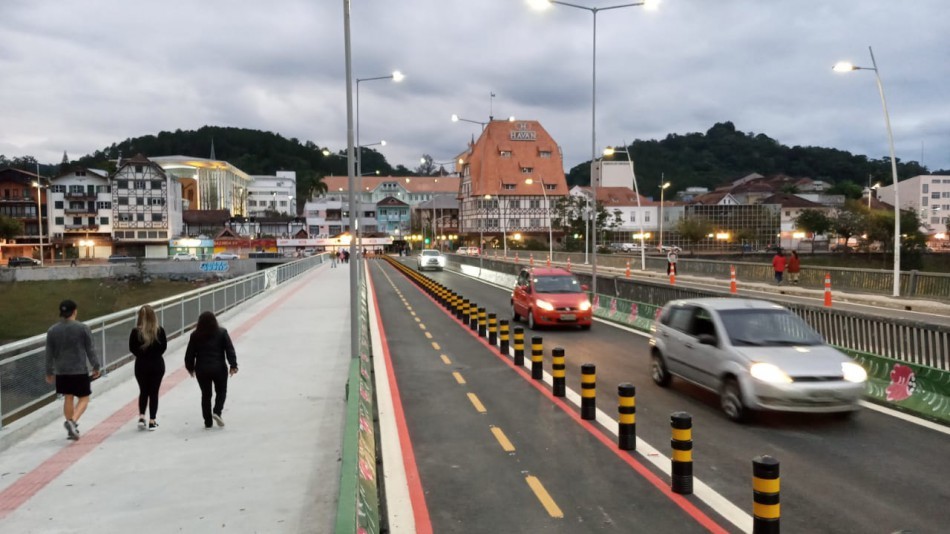 Duplicação da Ponte Adolfo Konder é aberta ao trânsito