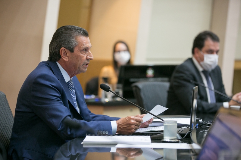 Presidente da Assembleia, deputado Julio Garcia, fez pronunciamento (Foto: Rodolfo Espínola/Agência AL)