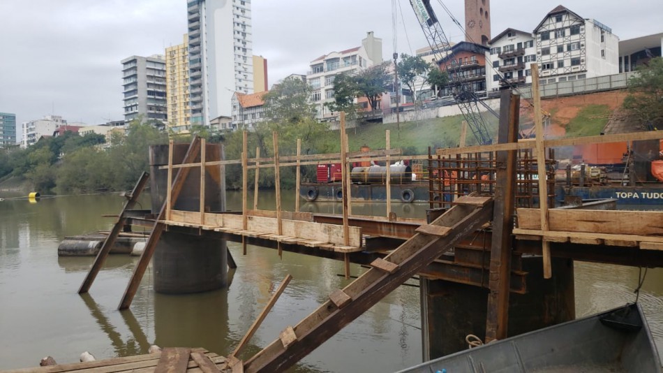 Nova ponte do Centro já possui quatro pilares concluídos e vigas concretadas