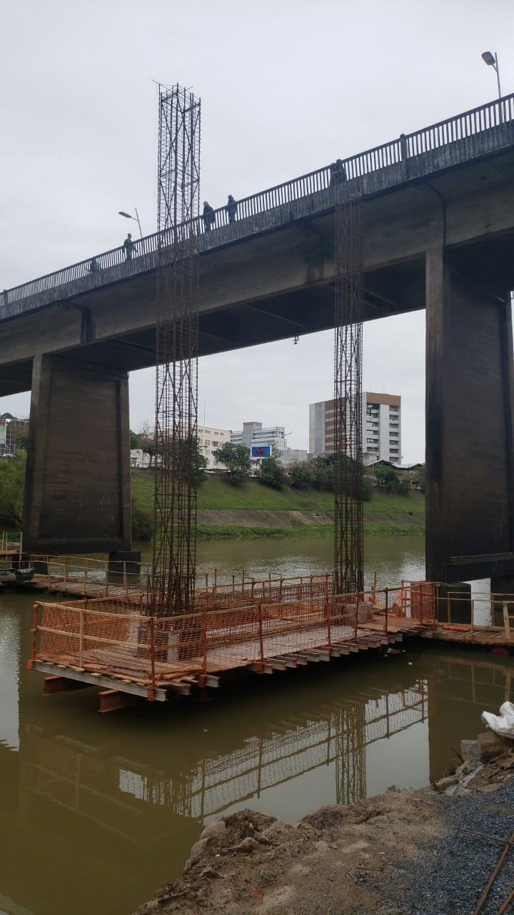 Nova ponte do Centro já possui quatro pilares concluídos e vigas concretadas