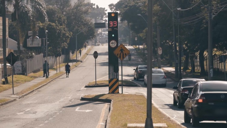 Tecnologia ajuda a manter as ruas com velocidades seguras. Foto: Arquivo Perkons.